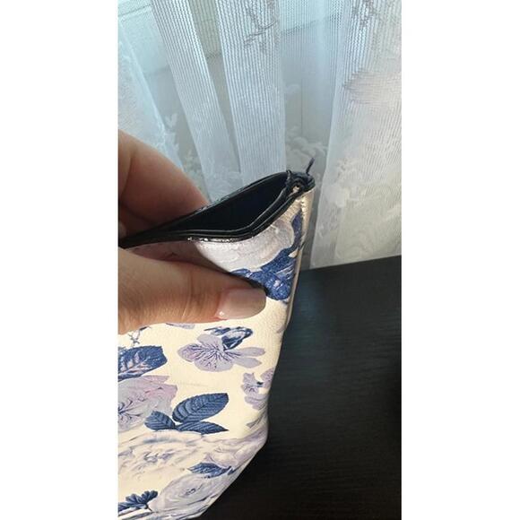 Victoria’s Secret Floral Weekender Tote Bag – NWT - Picture 7 of 7